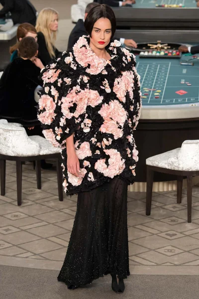 Look 64